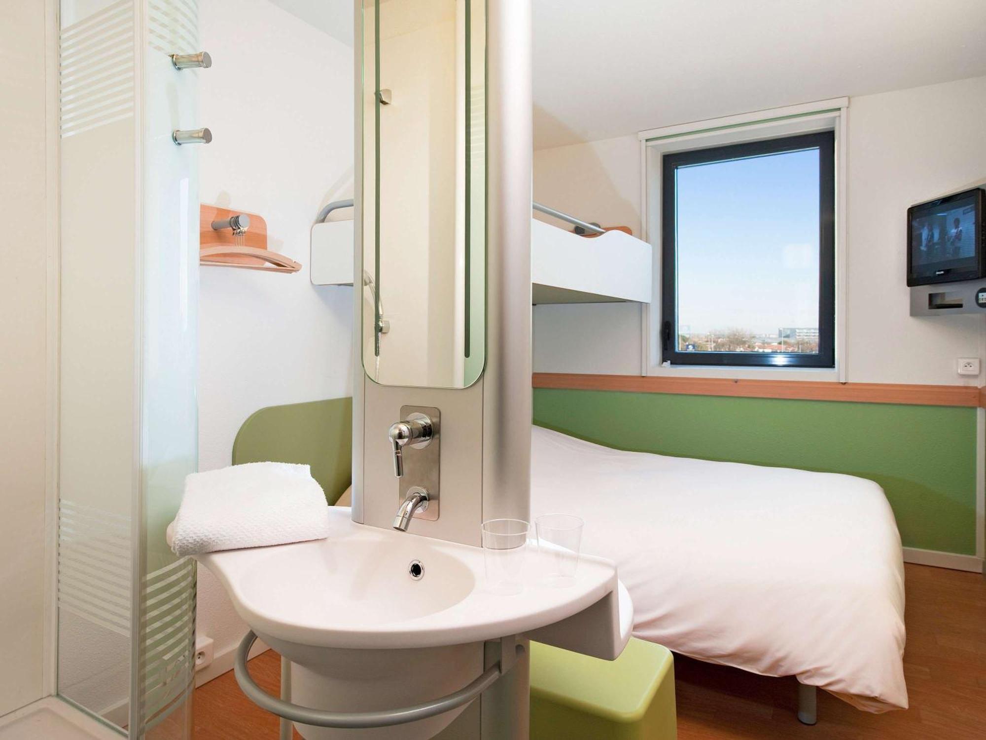 Ibis Budget Toulouse Aeroport Blagnac Exterior foto