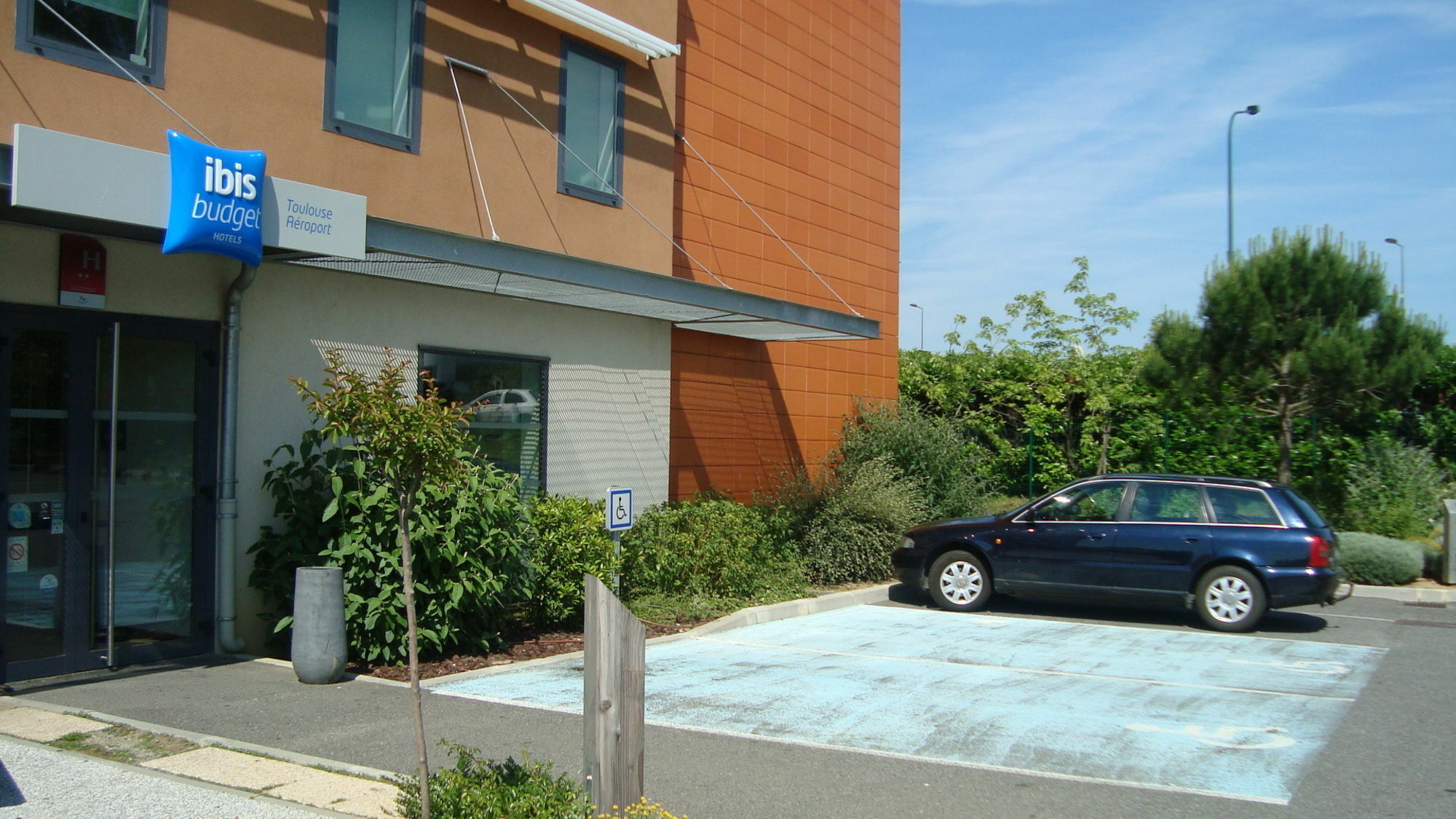 Ibis Budget Toulouse Aeroport Blagnac Exterior foto