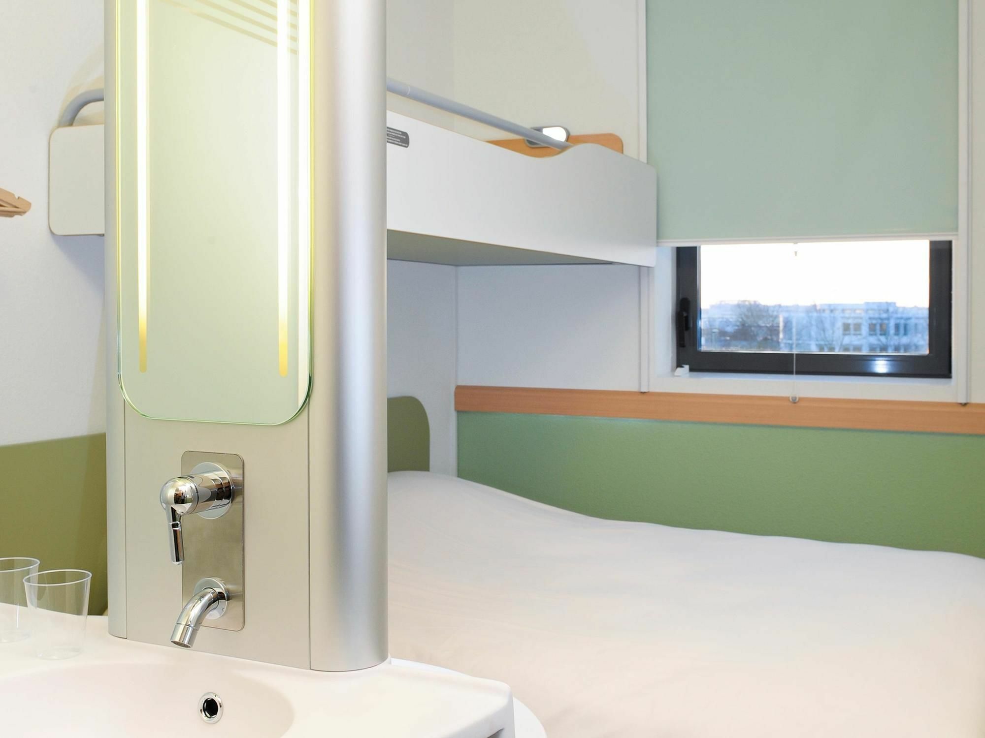 Ibis Budget Toulouse Aeroport Blagnac Exterior foto